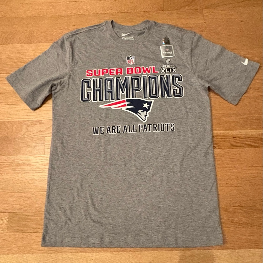 Nike NFL New England Patriots Super Bowl XLIX Champions Gray Tee / NWT